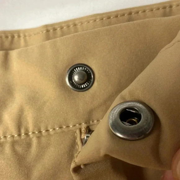 J CREW FACTORY MENS SIZE 40, 9” INSEAM TAN  SNAP ZIP FRONT CLOSE POCKETS… - Picture 6 of 13